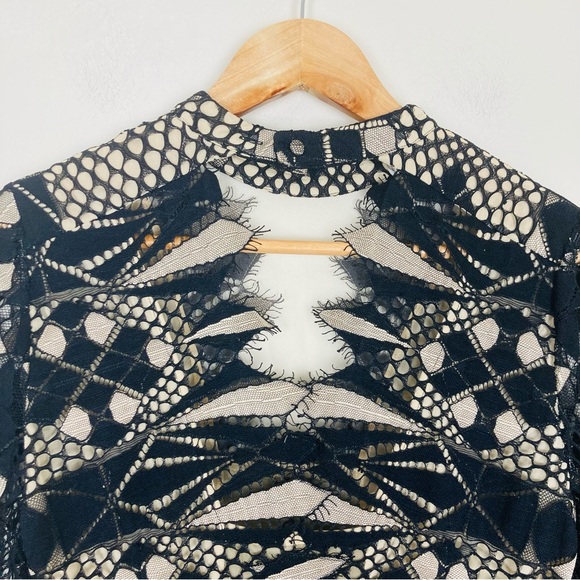 Free People deco lace black with cream underlay mini dress. Flared sleeves. 6 - Picture 9 of 11